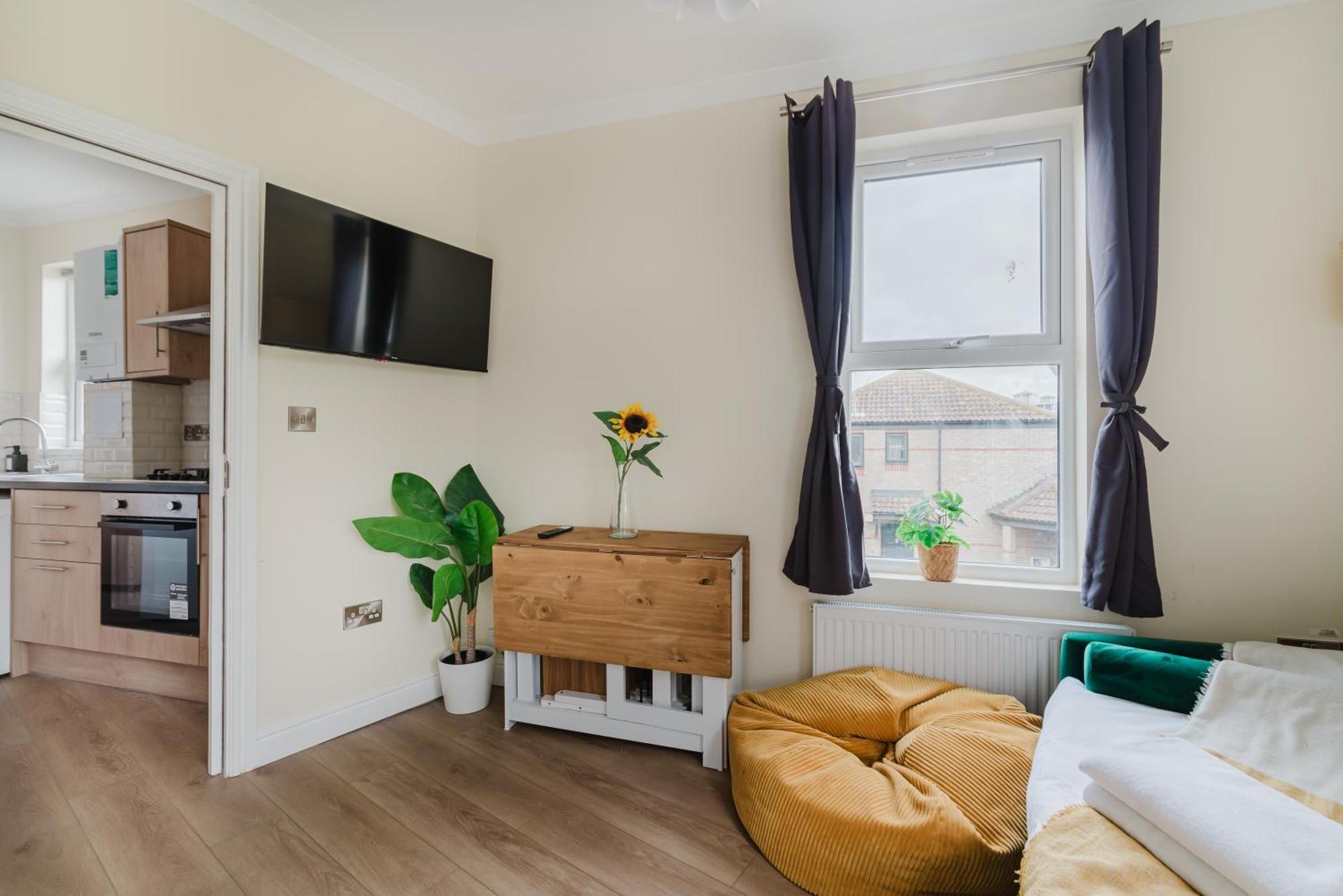 Апартаменты Modern Cosy Corner Flat 3 Bed And Loft Sleep 7 People Лондон Экстерьер фото